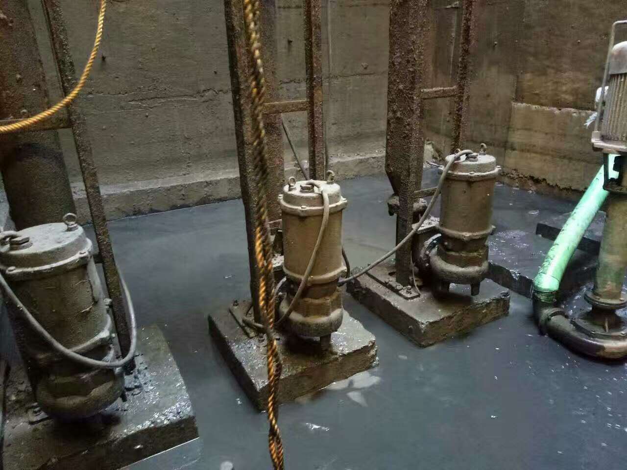 兴仁污水池清理