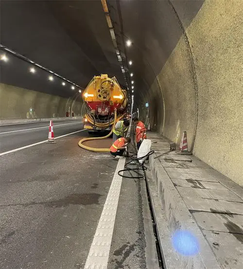 兴仁隧道排水渠清淤